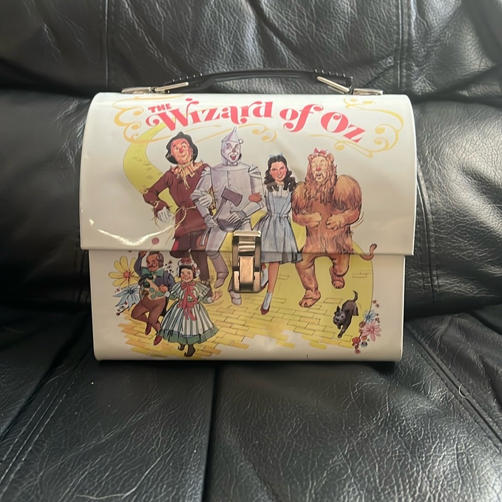 Wizard of Oz tin lunchbox/pale